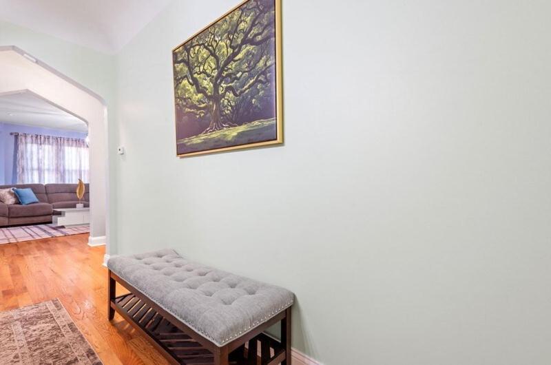 New Luxurious 5bd-2ba Home-free Wine-2car Parking Chicago
