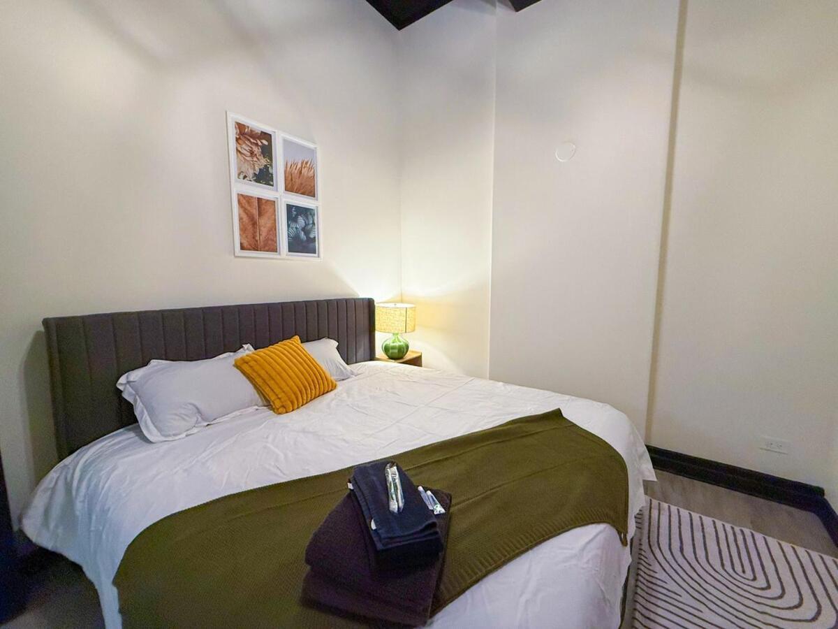Spacious 6br Good For Groups And Sleeps 12 Near Chinatown, Mccormick & Lakefront Apartment *