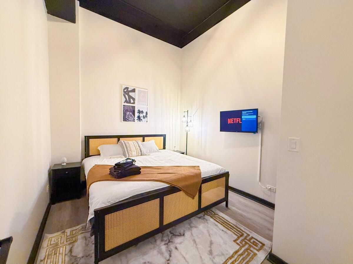 Spacious 6br Good For Groups And Sleeps 12 Near Chinatown, Mccormick & Lakefront Apartment *