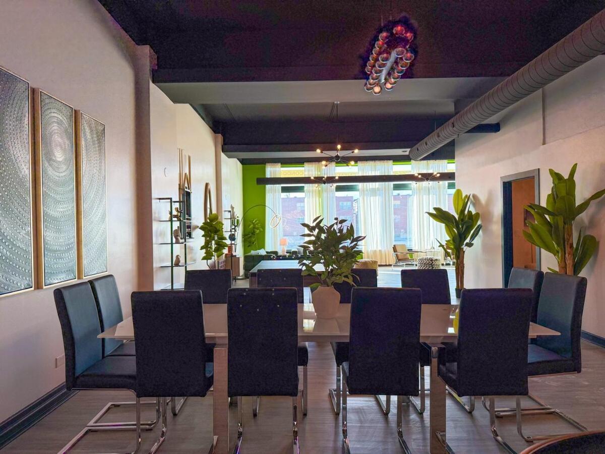 Spacious 6br Good For Groups And Sleeps 12 Near Chinatown, Mccormick & Lakefront *