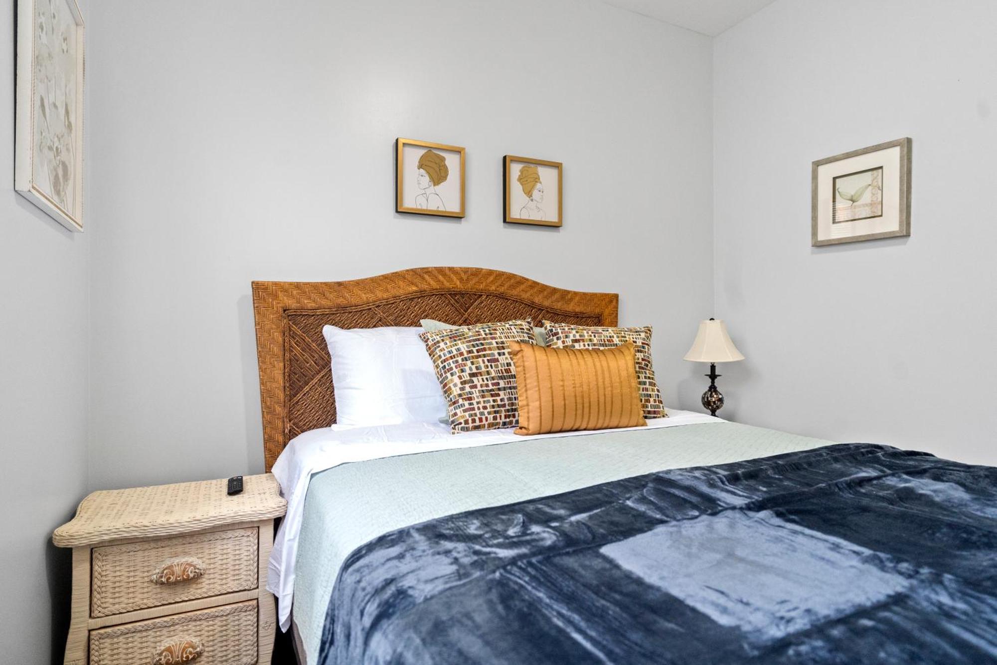 420 Lofty Apt, Laundry, A Block Frm Cta Apartment *