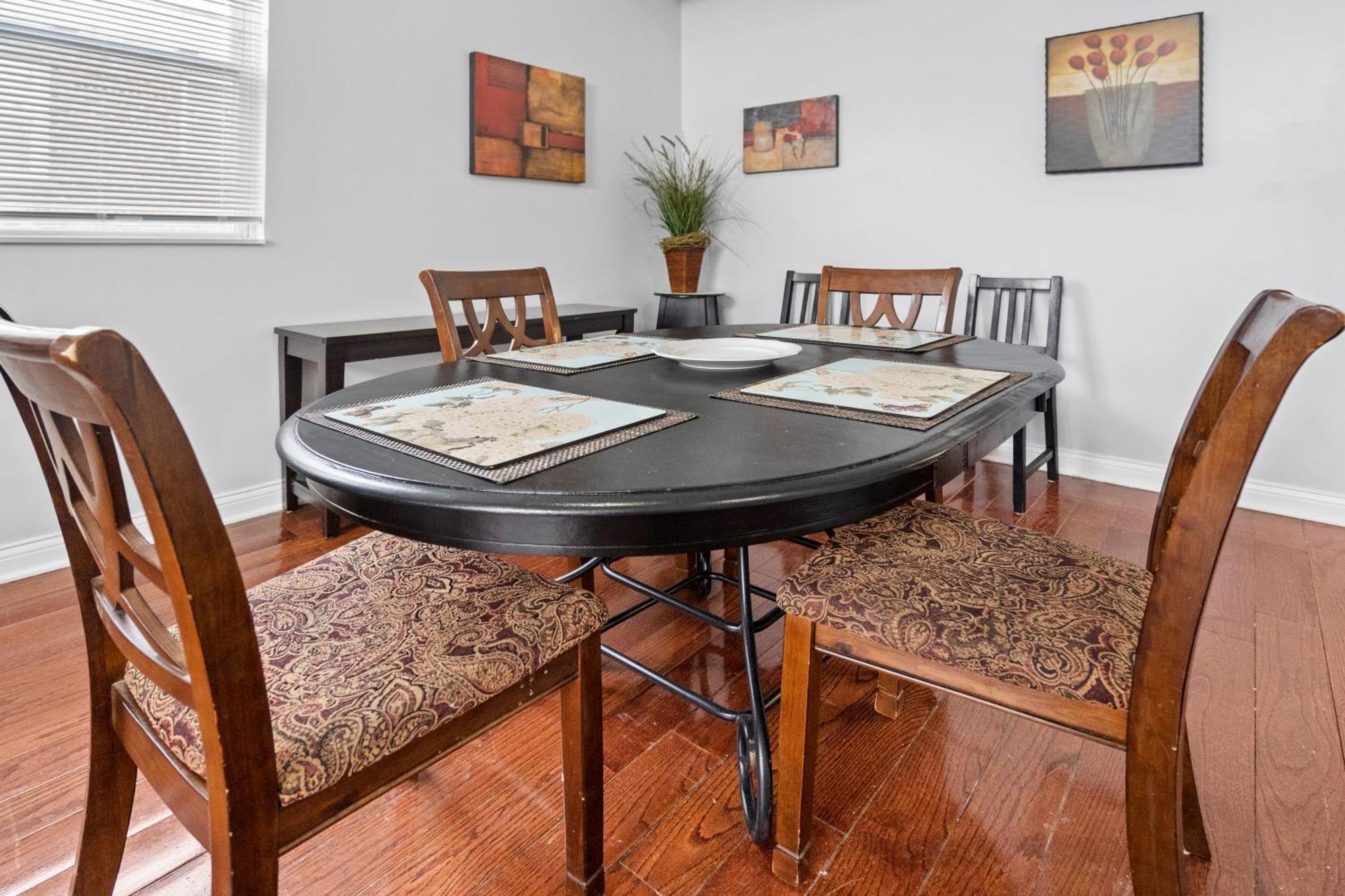 420 Lofty Apt, Laundry, A Block Frm Cta Apartment Chicago
