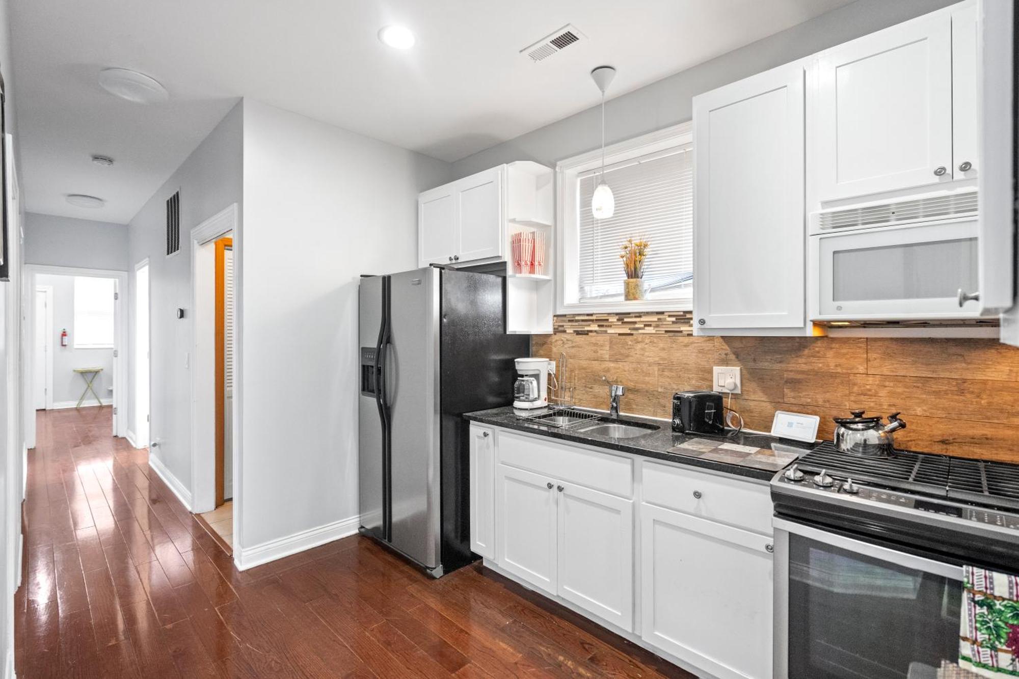 Apartment 420 Lofty Apt, Laundry, A Block Frm Cta *