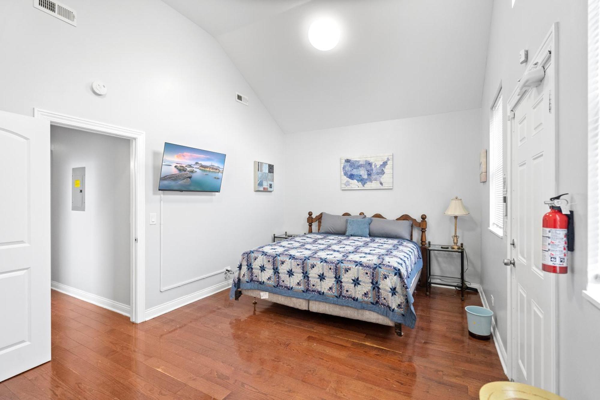 Apartment 420 Lofty Apt, Laundry, A Block Frm Cta