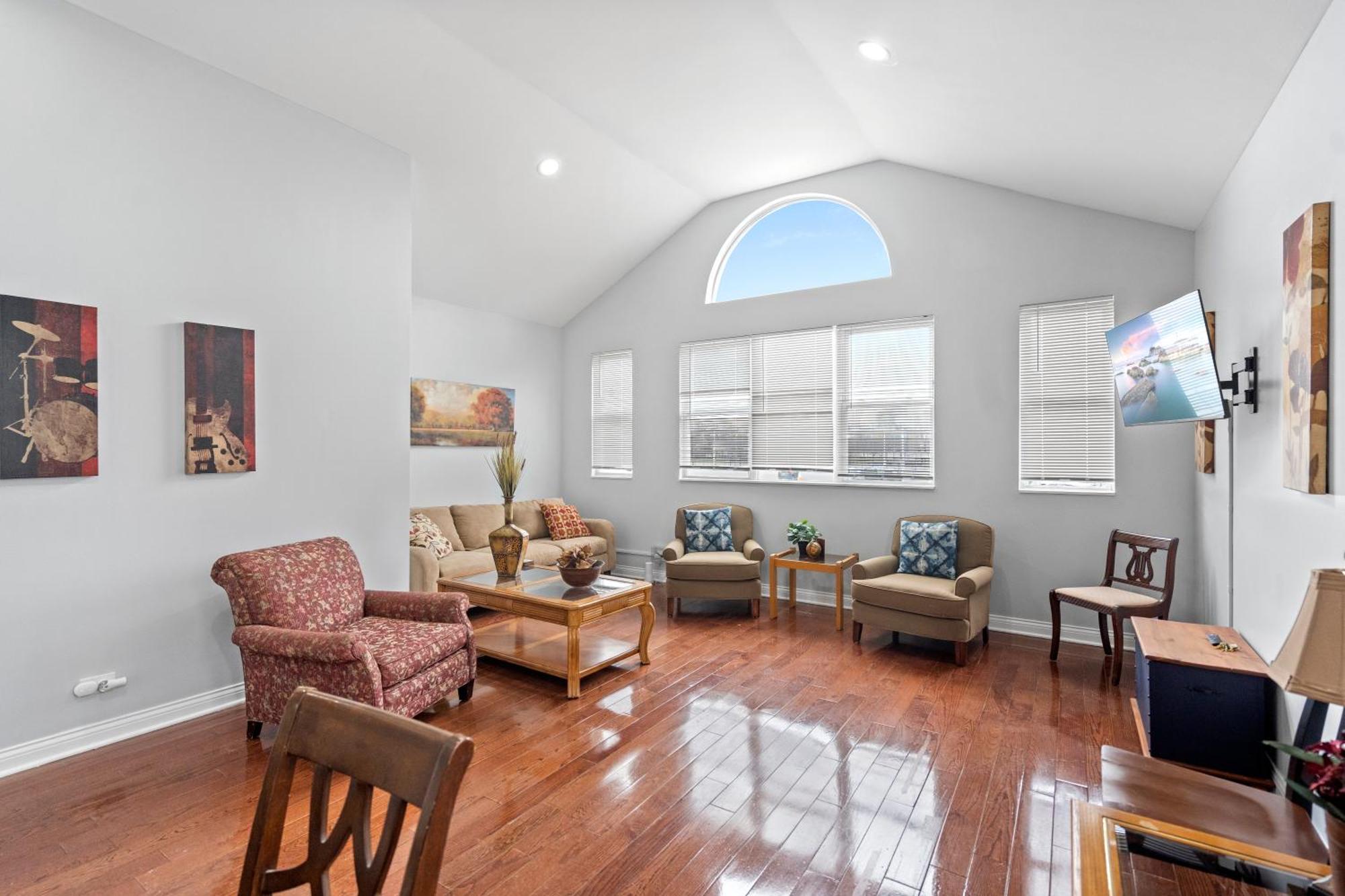 420 Lofty Apt, Laundry, A Block Frm Cta *
