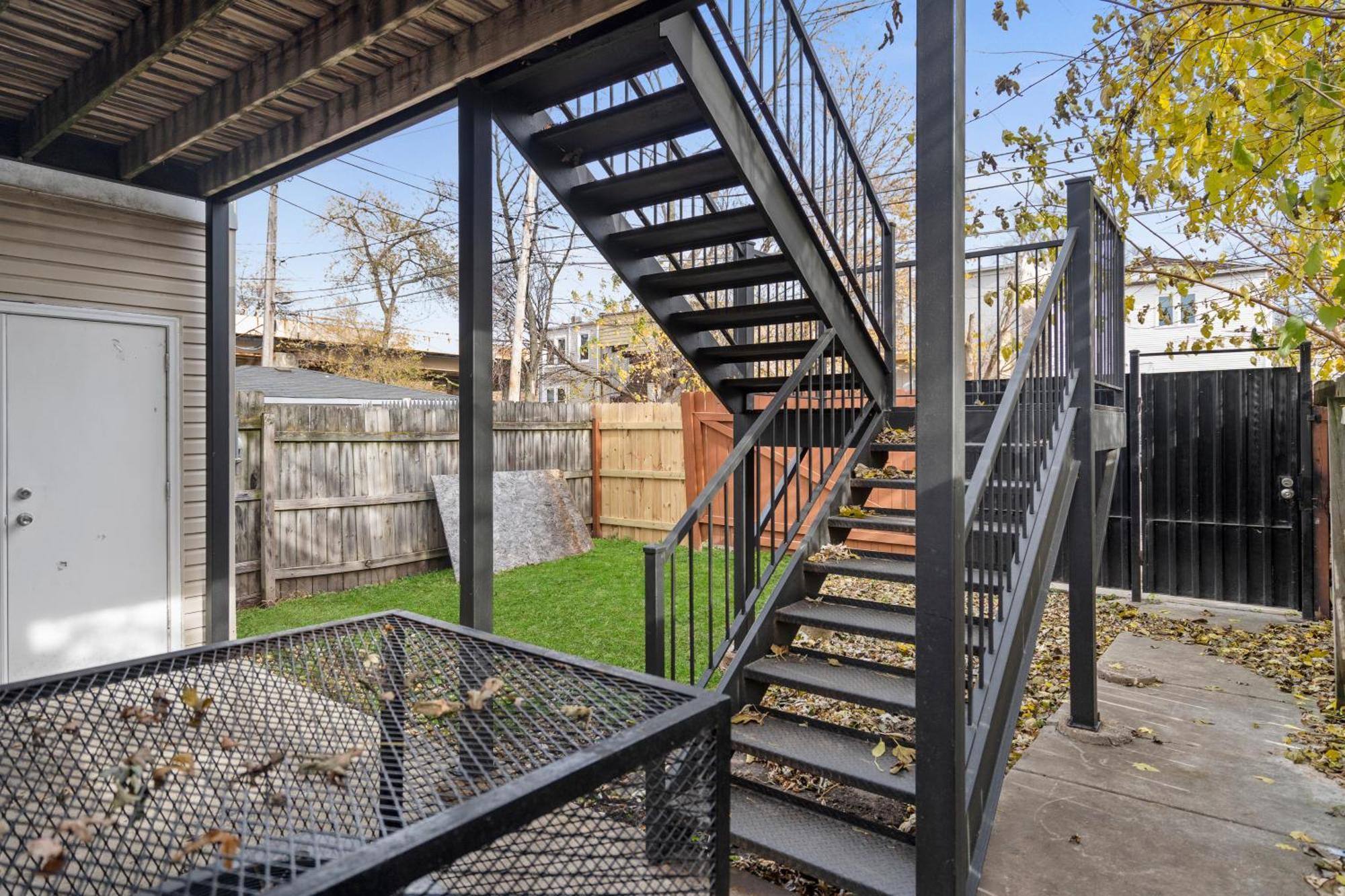 420 Lofty Apt, Laundry, A Block Frm Cta Apartment Chicago