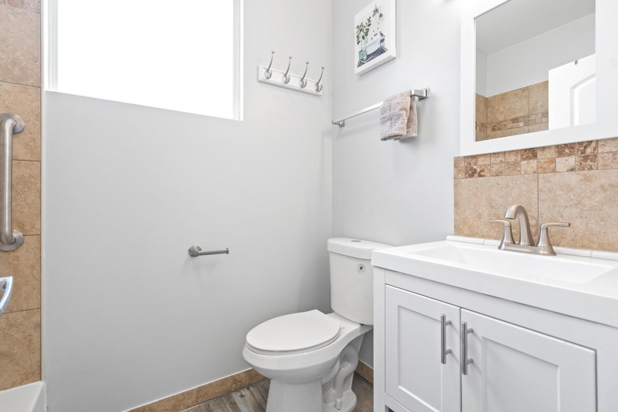 Apartment 420 Lofty Apt, Laundry, A Block Frm Cta Chicago