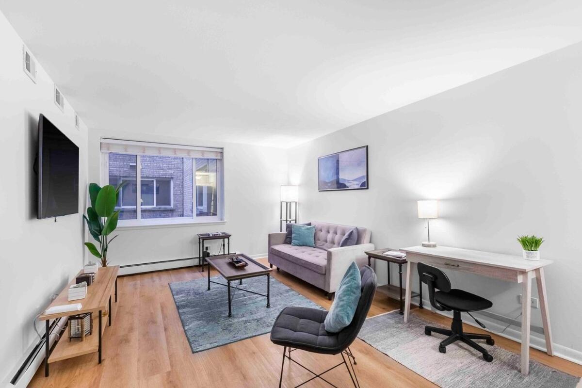 Apartment Pristine Lakeview Boystown Wrigley Haven Chicago