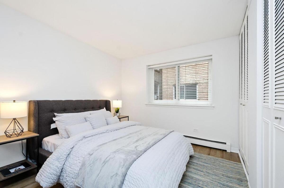 Pristine Lakeview Boystown Wrigley Haven Chicago