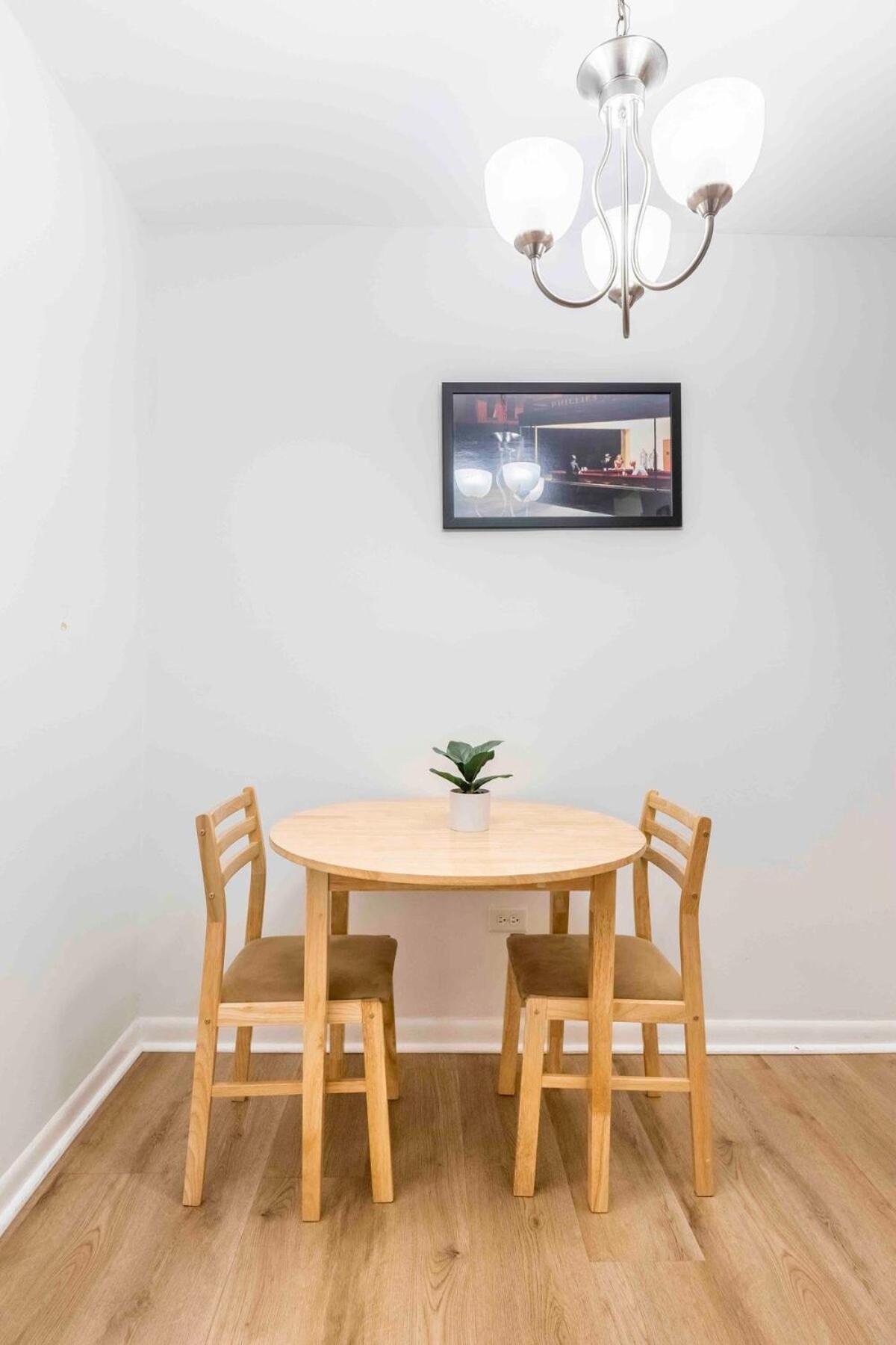 Apartment Pristine Lakeview Boystown Wrigley Haven