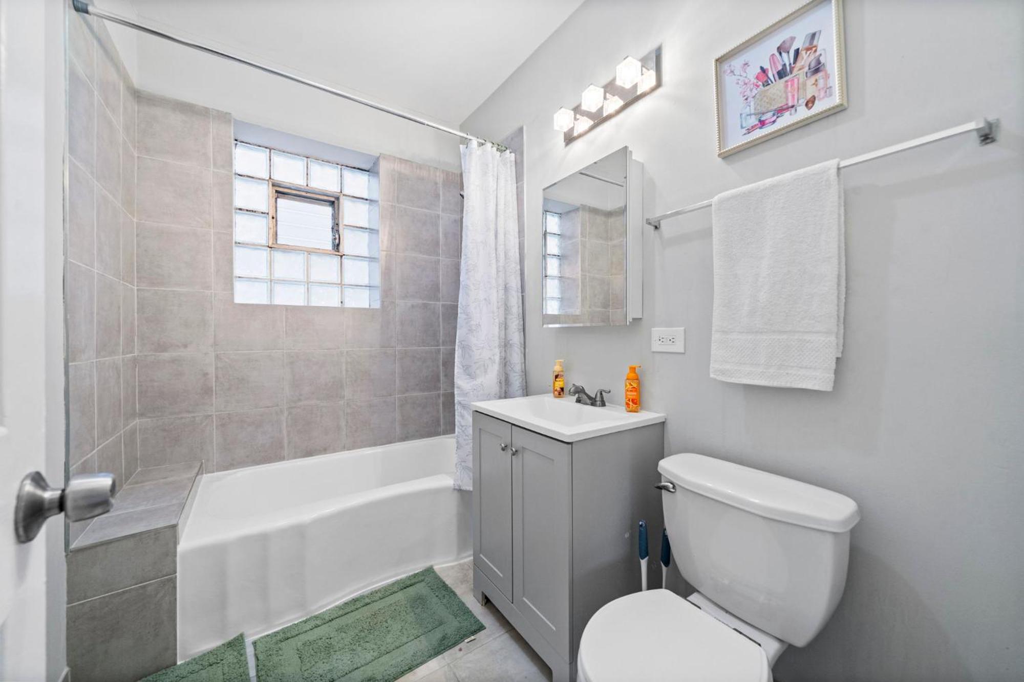 Cozy Woodlawn Retreat Chicago