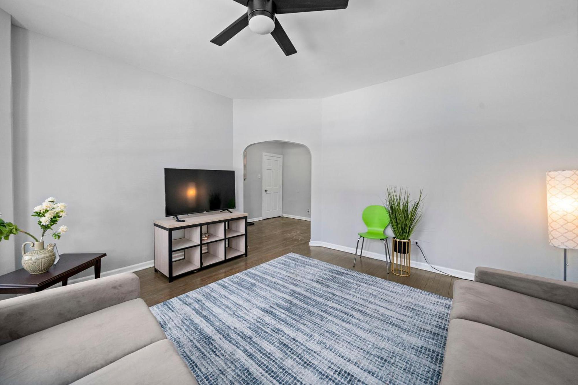 Cozy Woodlawn Retreat Chicago