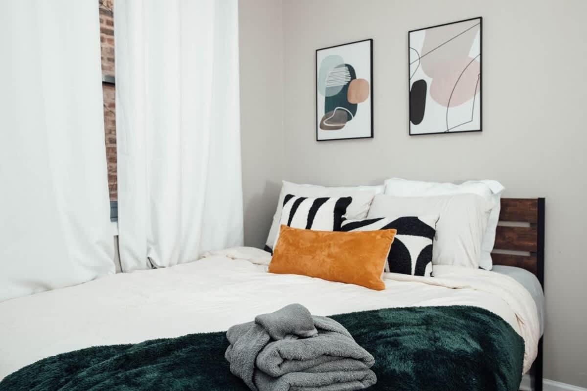 Modern & Spacious Stay By Northwestern Hospital Bronzeville Chicago