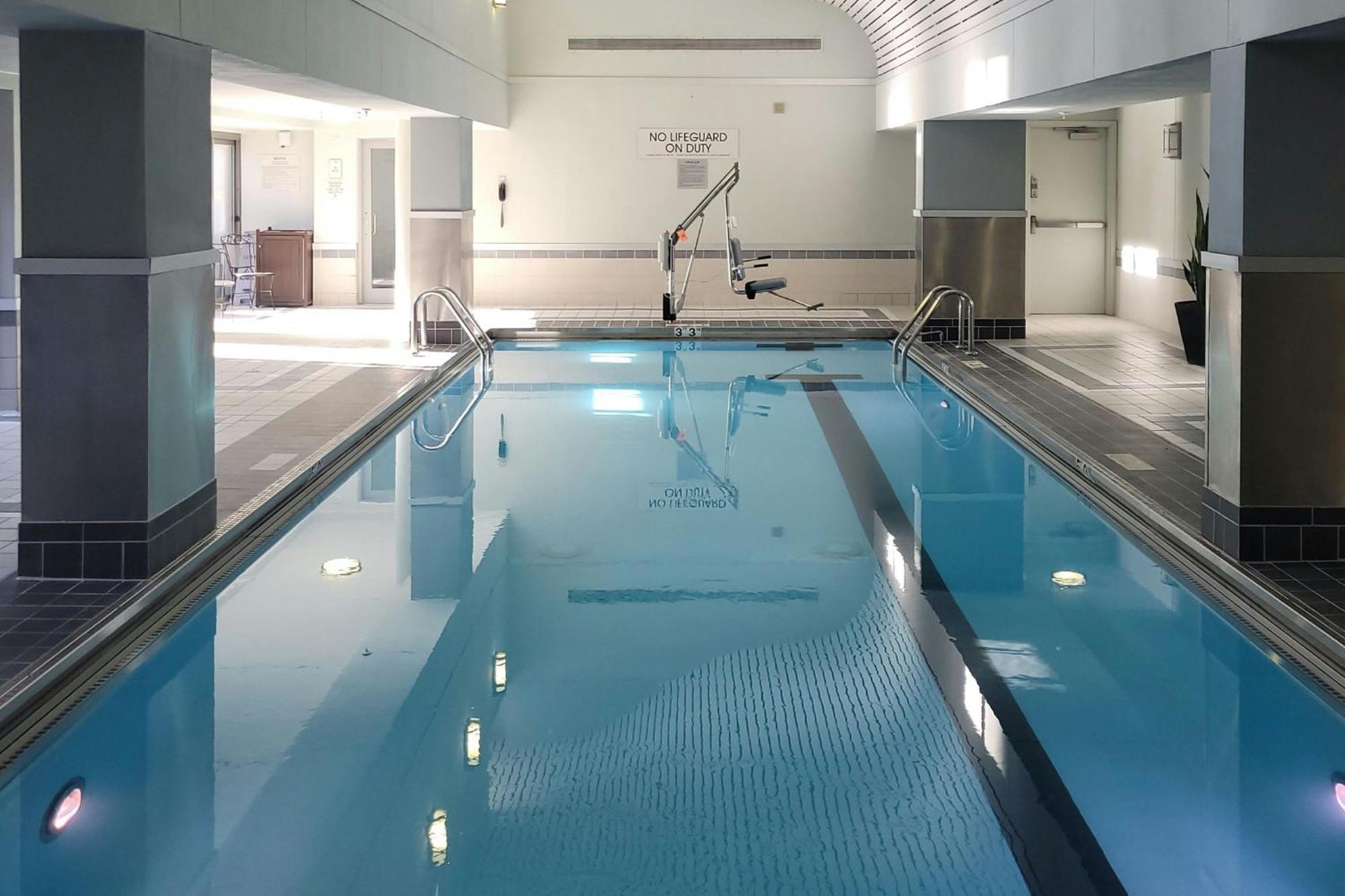 Courtyard By Marriott Downtown/river North Hotel 3*