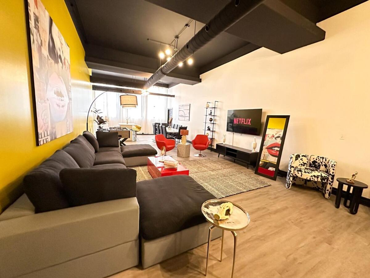 Luxury 6br Perfect For Group Sleeps 12 Near Chinatown, Mccormick Place, Soldier Field And Of Illinois Apartment Chicago