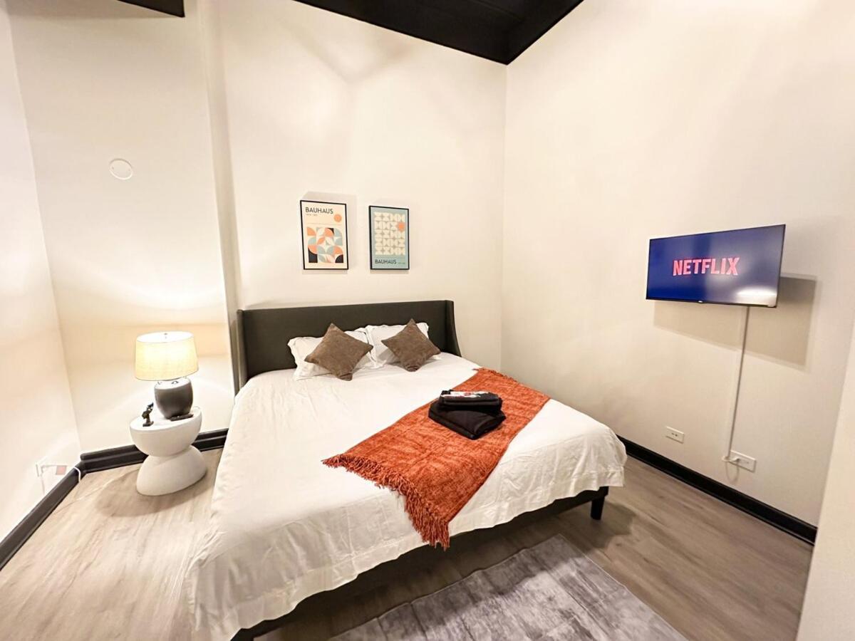 Luxury 6br Perfect For Group Sleeps 12 Near Chinatown, Mccormick Place, Soldier Field And Of Illinois Apartment Chicago