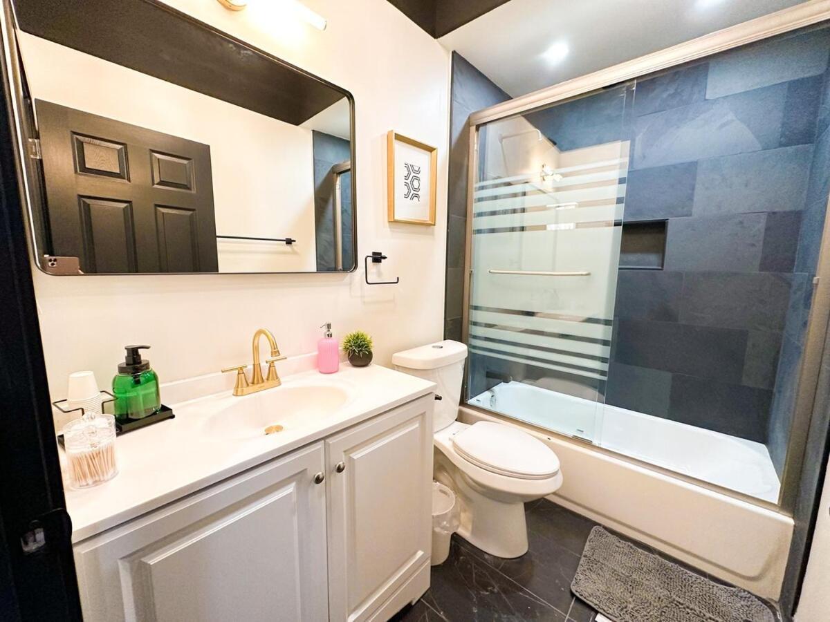 Luxury 6br Perfect For Group Sleeps 12 Near Chinatown, Mccormick Place, Soldier Field And Of Illinois Apartment Chicago