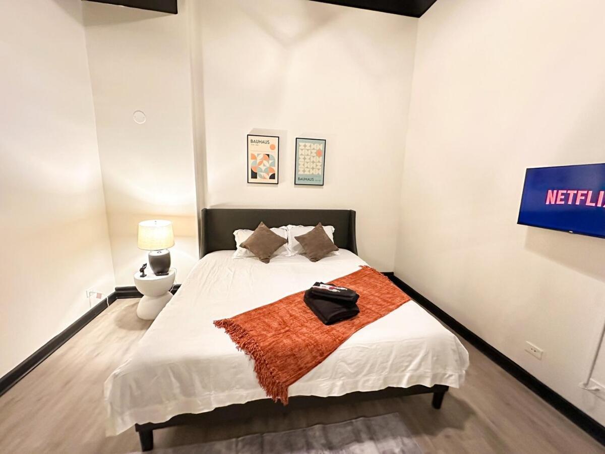 Luxury 6br Perfect For Group Sleeps 12 Near Chinatown, Mccormick Place, Soldier Field And Of Illinois Apartment Chicago