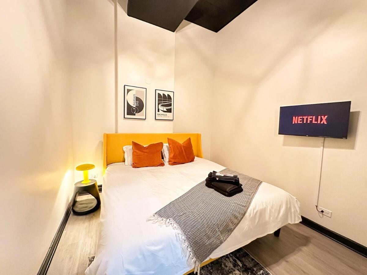 Luxury 6br Perfect For Group Sleeps 12 Near Chinatown, Mccormick Place, Soldier Field And Of Illinois Apartment