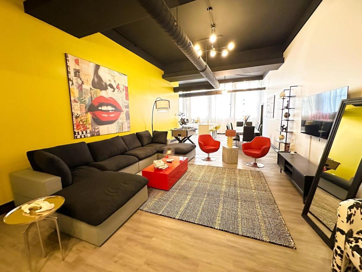 Luxury 6br Perfect For Group Sleeps 12 Near Chinatown, Mccormick Place, Soldier Field And Of Illinois Apartment *