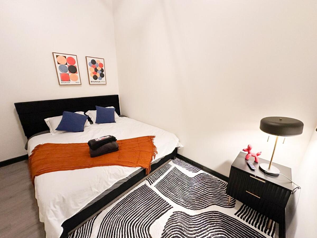 Luxury 6br Perfect For Group Sleeps 12 Near Chinatown, Mccormick Place, Soldier Field And Of Illinois Apartment