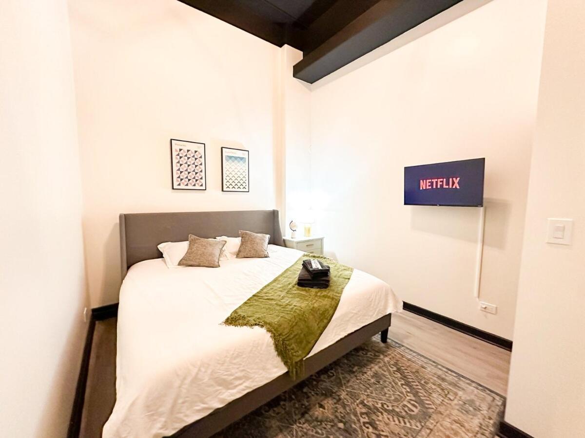 Luxury 6br Perfect For Group Sleeps 12 Near Chinatown, Mccormick Place, Soldier Field And Of Illinois