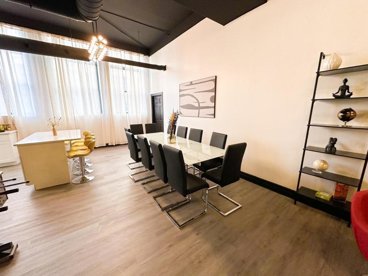 Luxury 6br Perfect For Group Sleeps 12 Near Chinatown, Mccormick Place, Soldier Field And Of Illinois Apartment