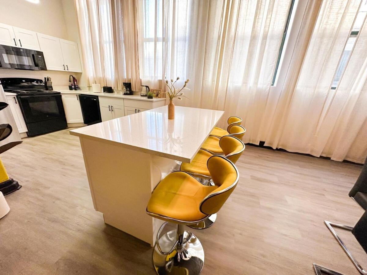 Apartment Luxury 6br Perfect For Group Sleeps 12 Near Chinatown, Mccormick Place, Soldier Field And Of Illinois