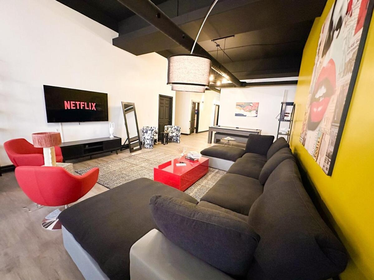 Luxury 6br Perfect For Group Sleeps 12 Near Chinatown, Mccormick Place, Soldier Field And Of Illinois Apartment Chicago