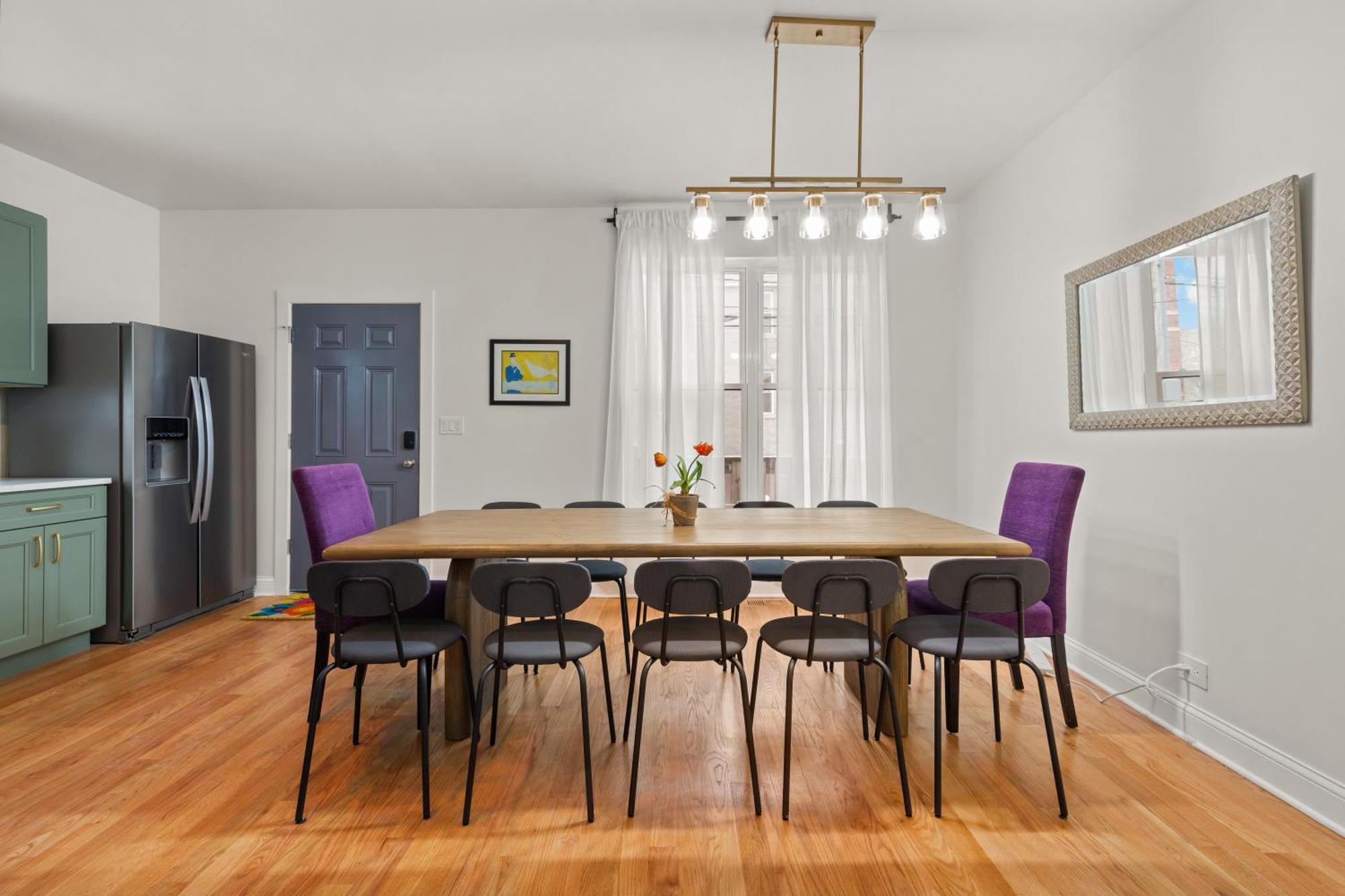 Perfect Location Across From Park & Train Station Hébergement de vacances Chicago