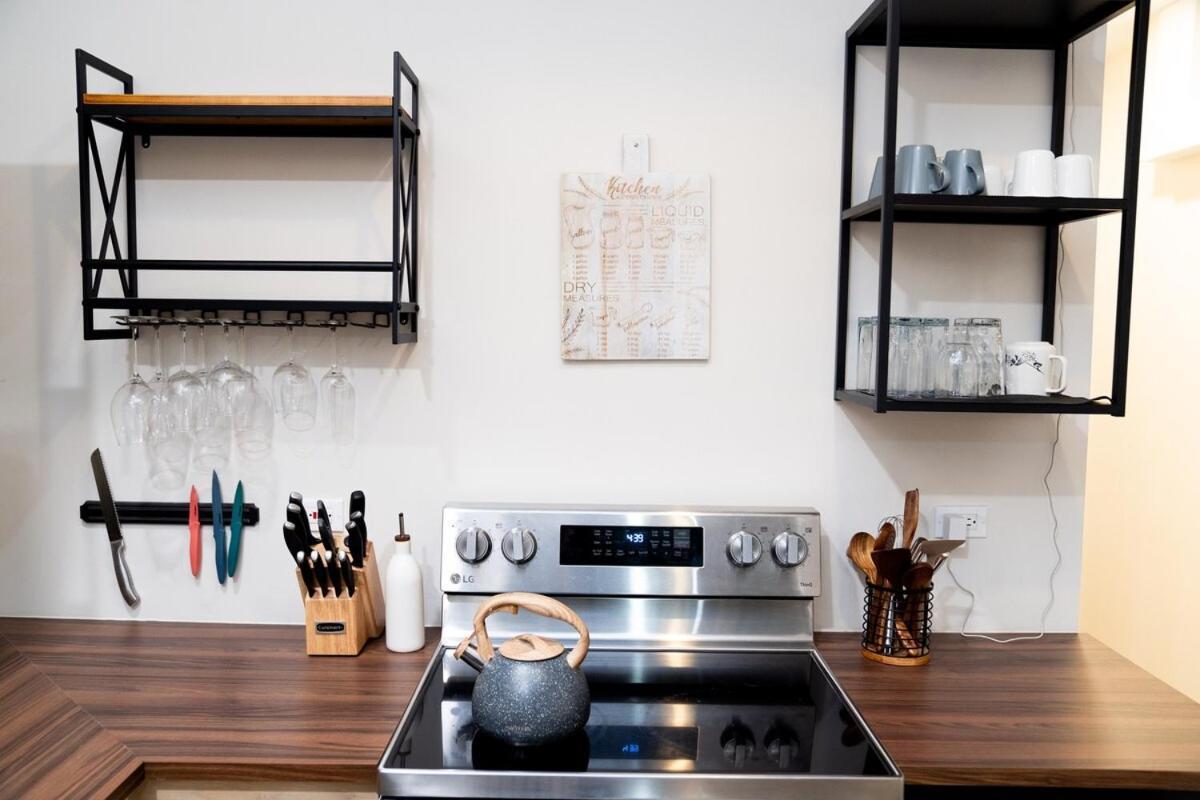 Heart Of Lincoln Park Apartment