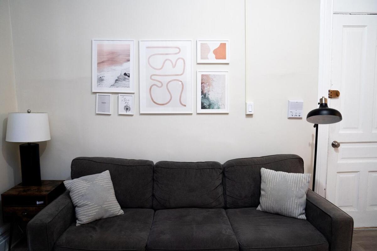 Heart Of Lincoln Park Apartment *