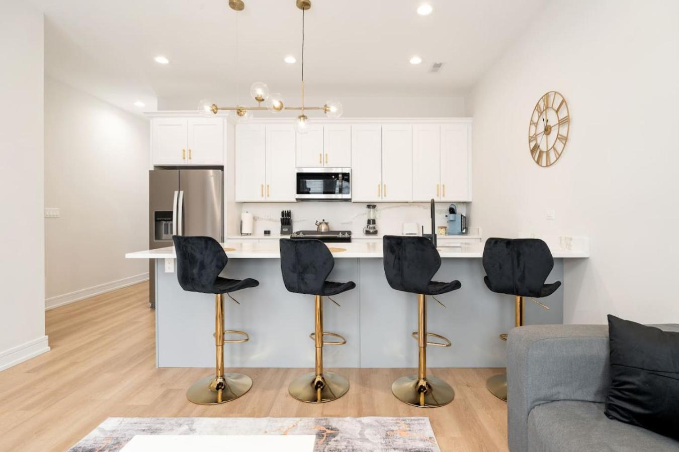 Modern 3br Near Dt Chi *