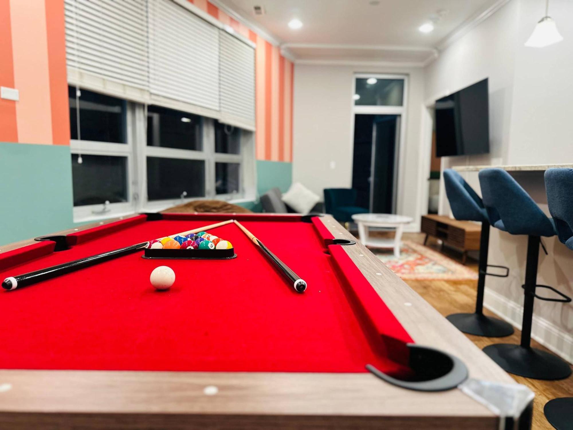 Apartment 1 Garage Parking, Skyline Rooftop, Pingpong, Balcony