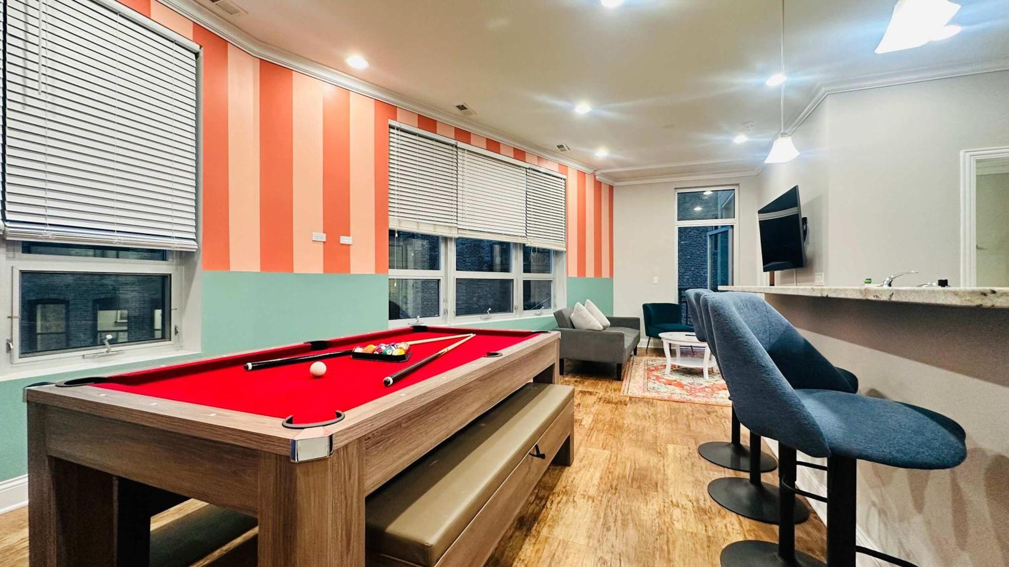 Apartment 1 Garage Parking, Skyline Rooftop, Pingpong, Balcony