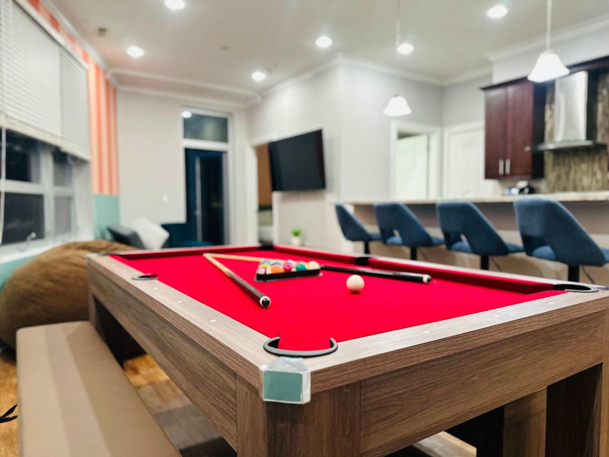 1 Garage Parking, Skyline Rooftop, Pingpong, Balcony Apartment *