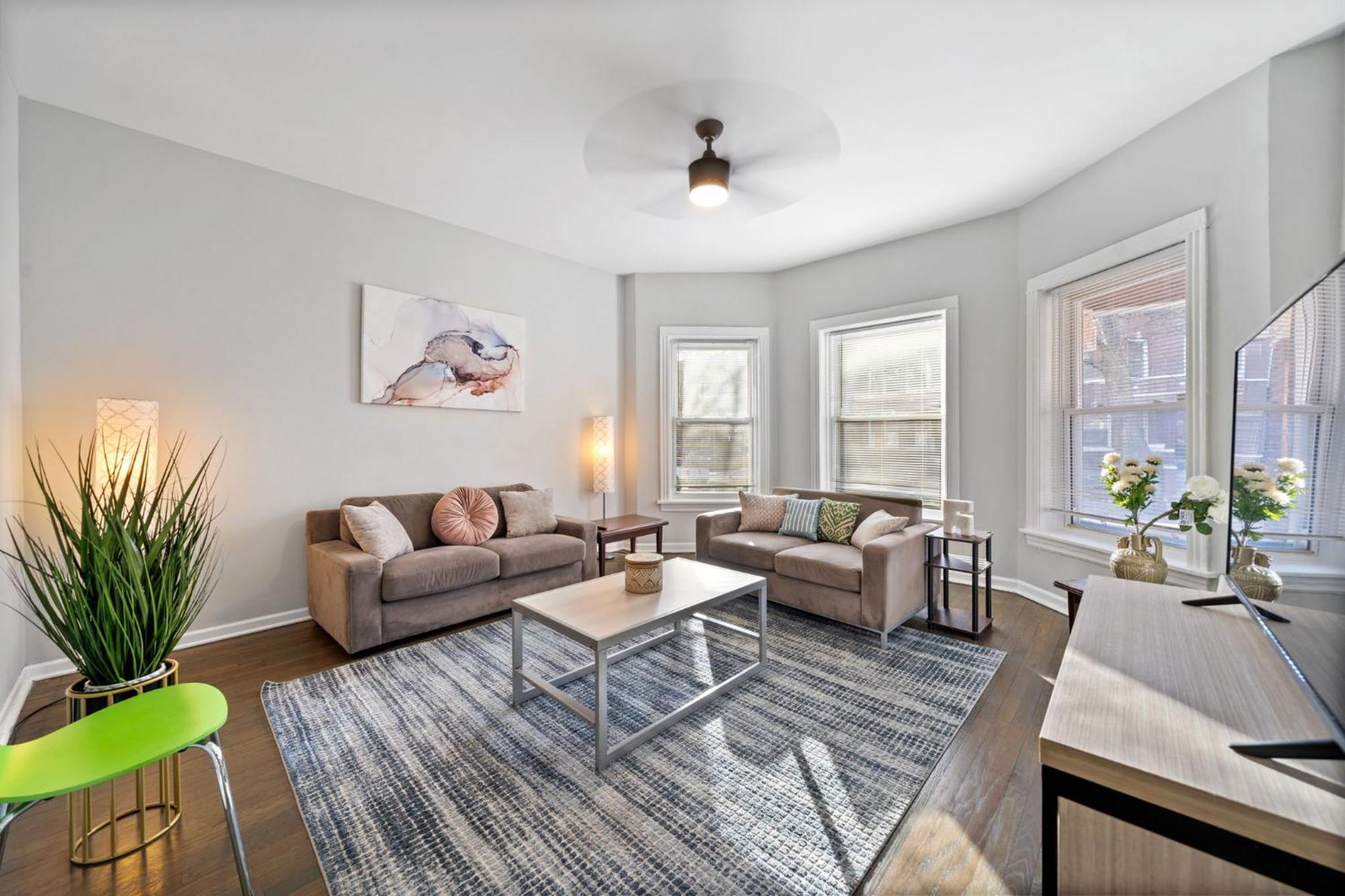 Cozy Woodlawn Retreat * Chicago