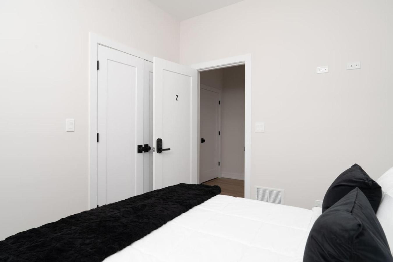 Modern 3br Near Dt Chi *