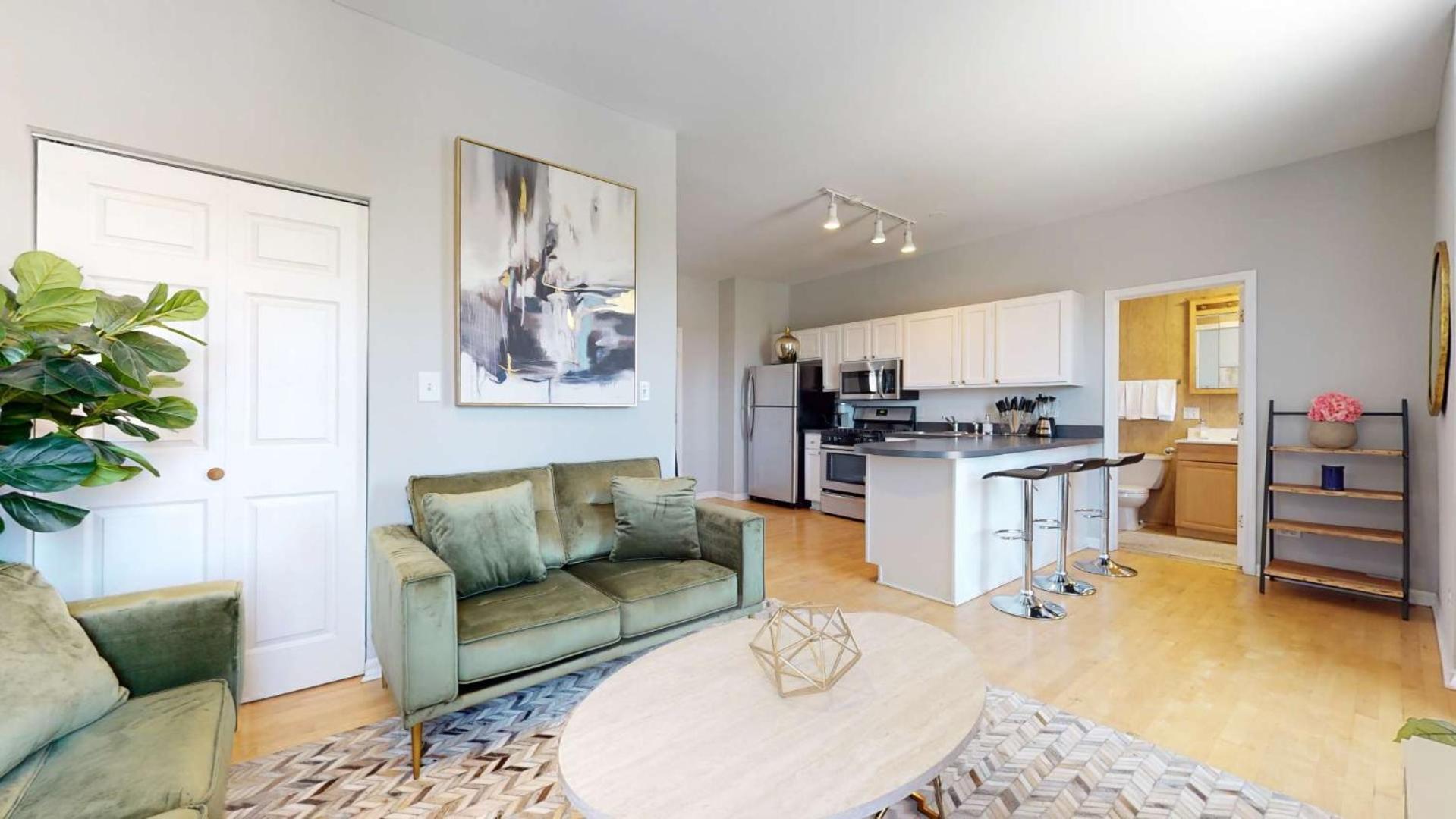 Sleek Urban Retreat Steps From Il Med District