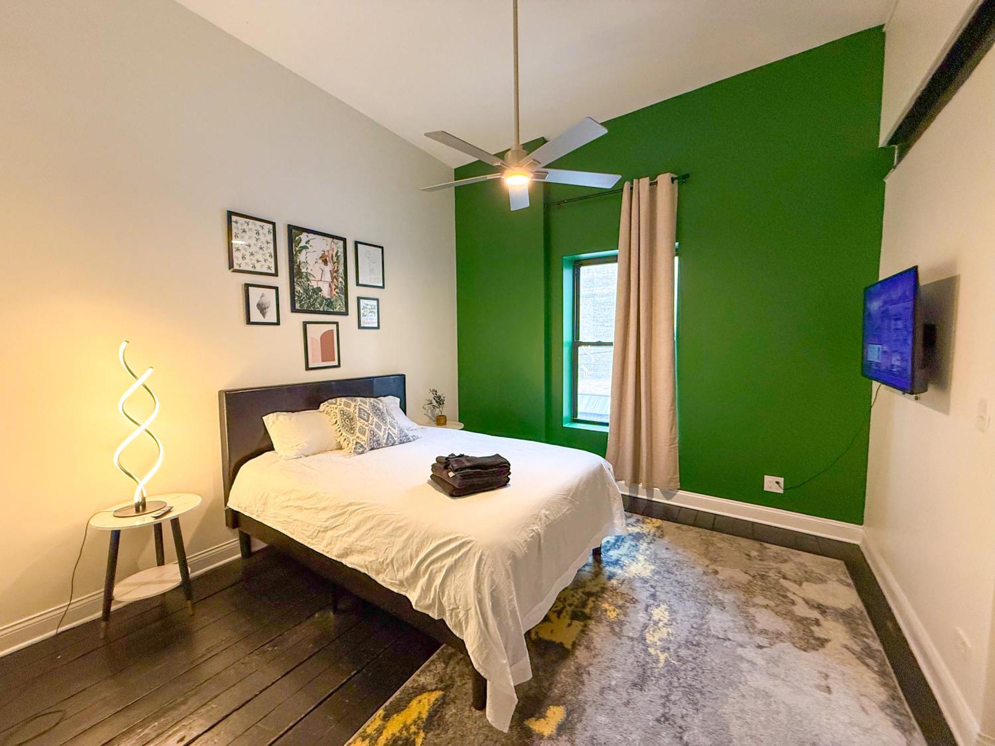 Luxury 5Br South Loop Suite With Pool Table And Optional Parking Near Mccormick Place, Field Museum And Soldier Field
