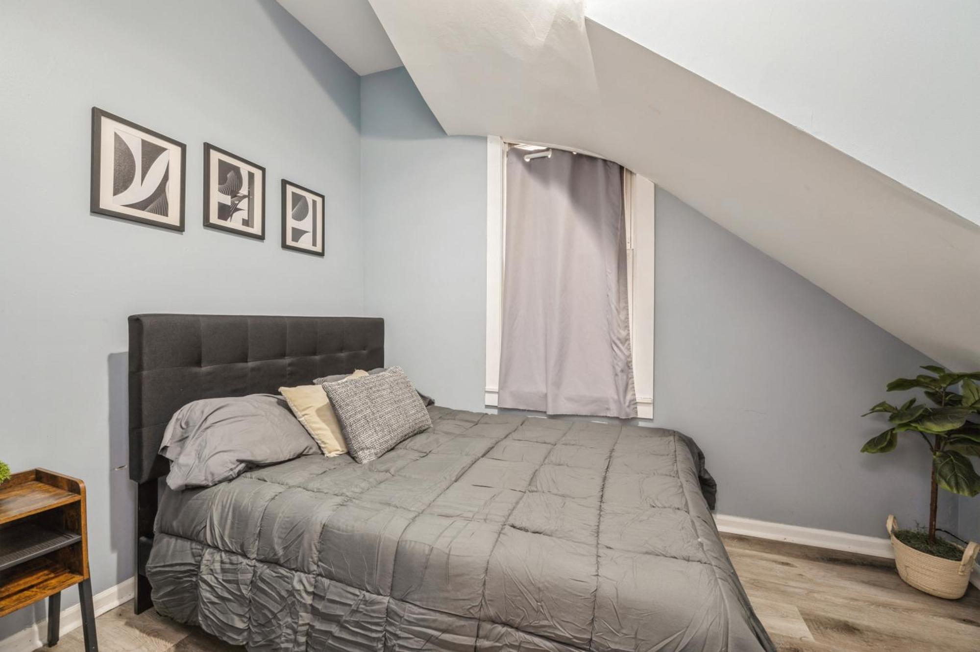 Cozy Two Bedroom Unit Near Lakeview Lincolnpark Wrigley Apartment Chicago