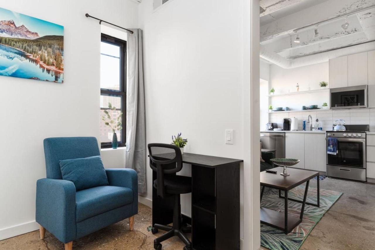 Elegant Stylish Loft Oasis Uptown Rooftop Wfh Gym Apartment Chicago