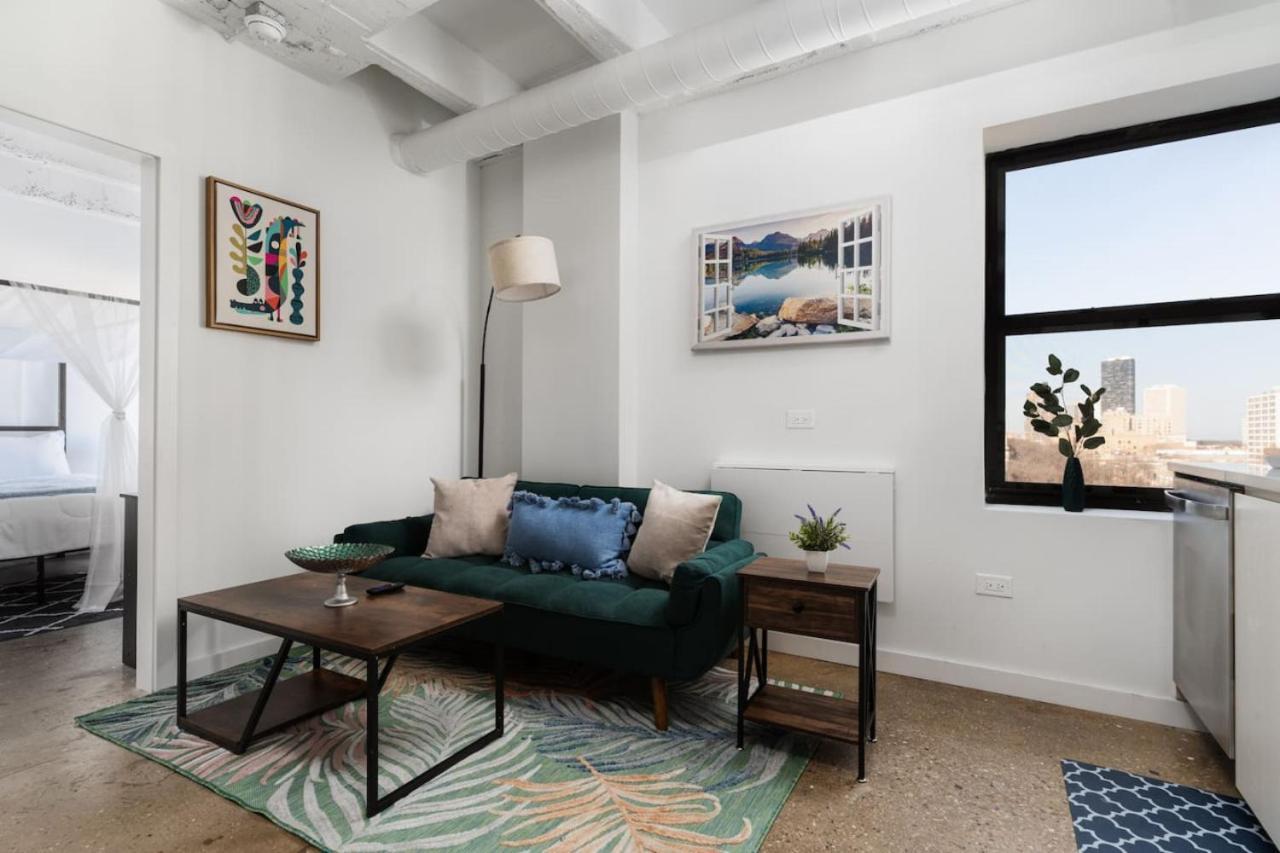 Elegant Stylish Loft Oasis Uptown Rooftop Wfh Gym Chicago