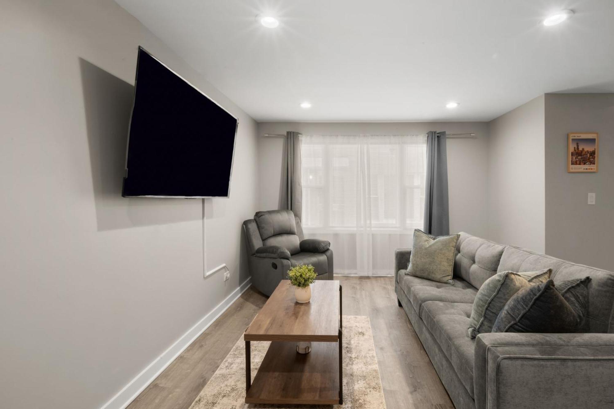 Quiet Townhome, Near Lakefront And Downtown - Superfast Wifi Apartment Chicago