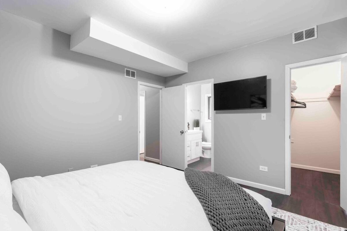 Pristine Paradise 3bd 2ba Free Parking * Chicago