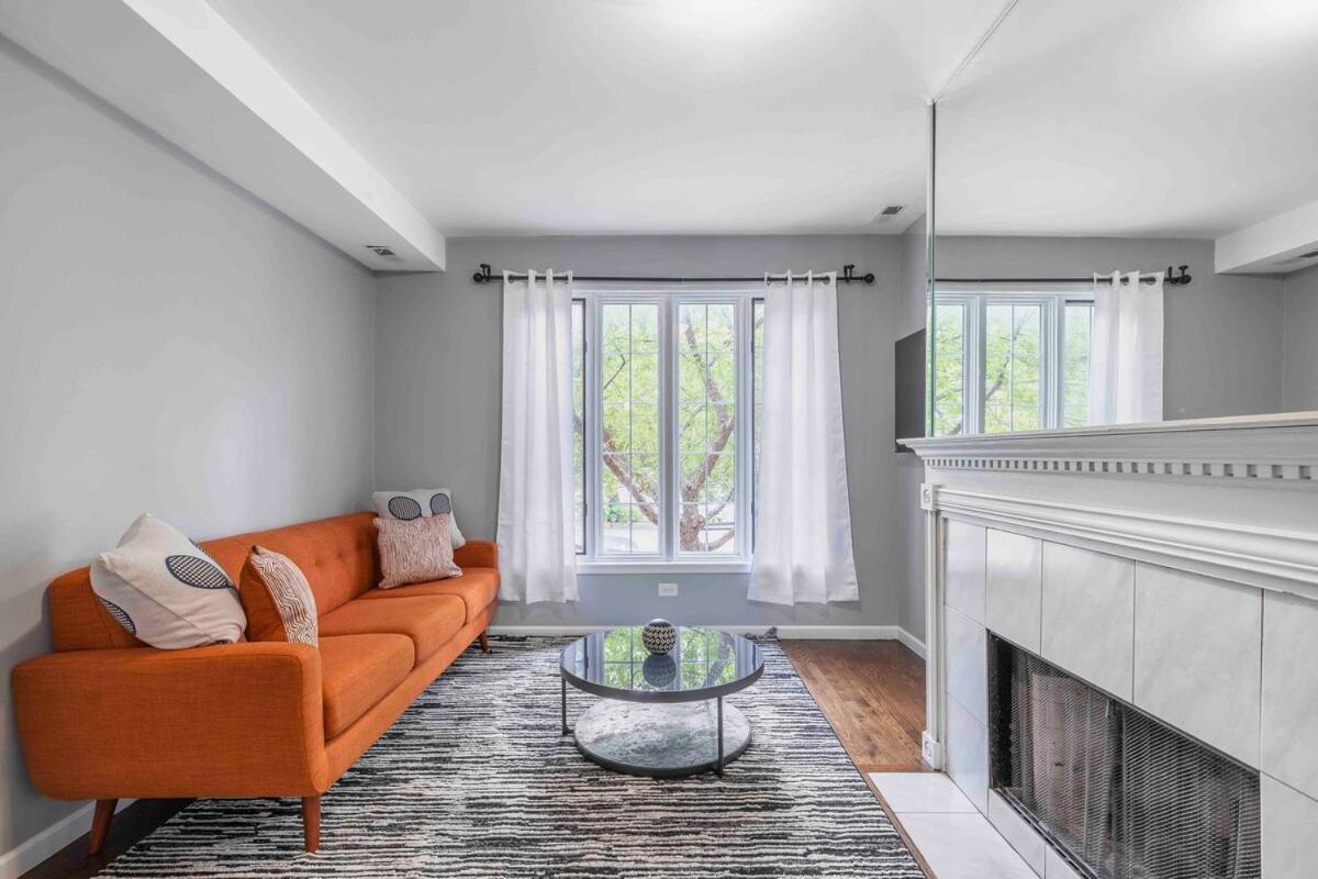 Pristine Paradise 3bd 2ba Free Parking Chicago