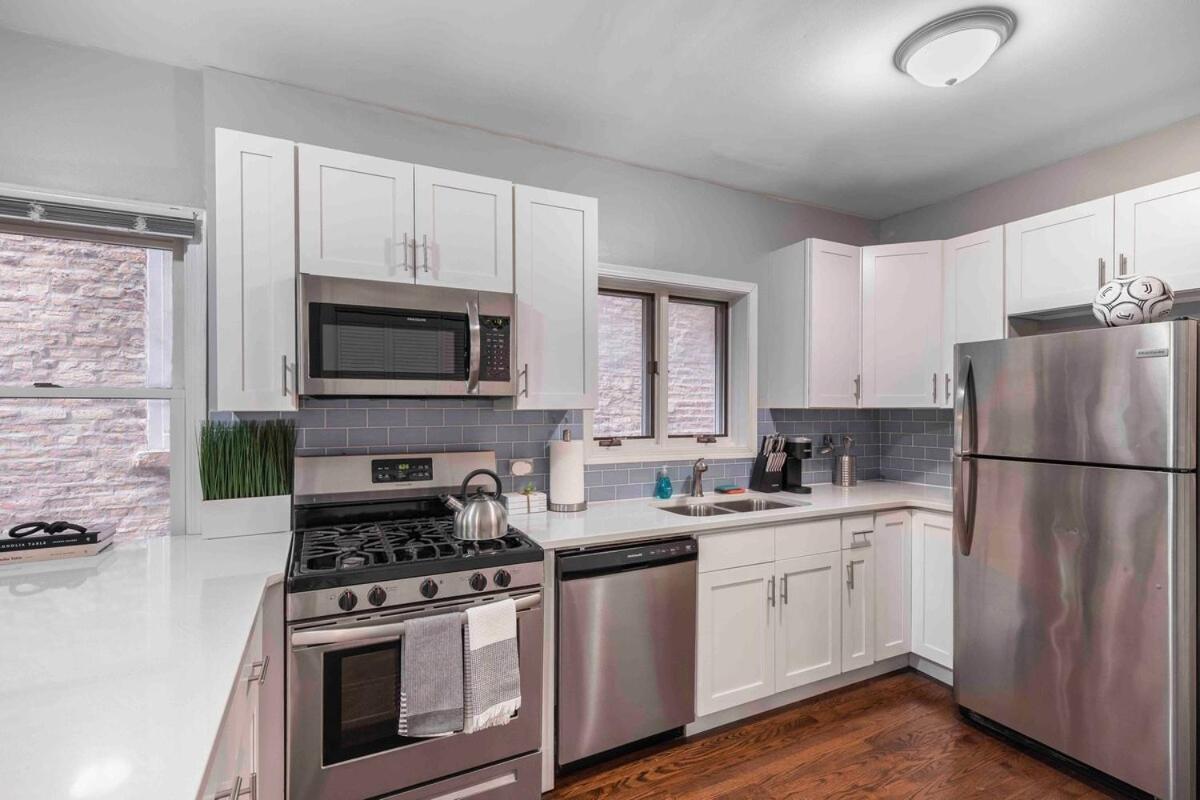 Apartment Pristine Paradise 3bd 2ba Free Parking Chicago