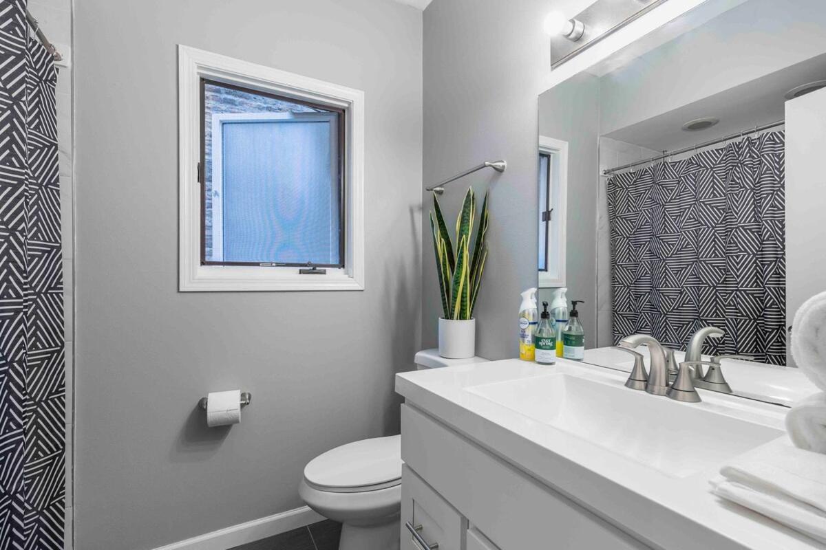 Pristine Paradise 3bd 2ba Free Parking Apartment Chicago