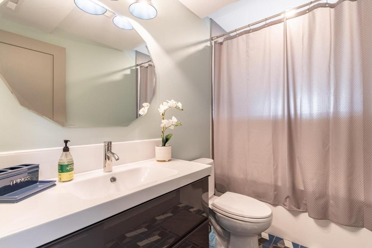 New Adorable Unit Located In Historic Greystone Apartment Chicago