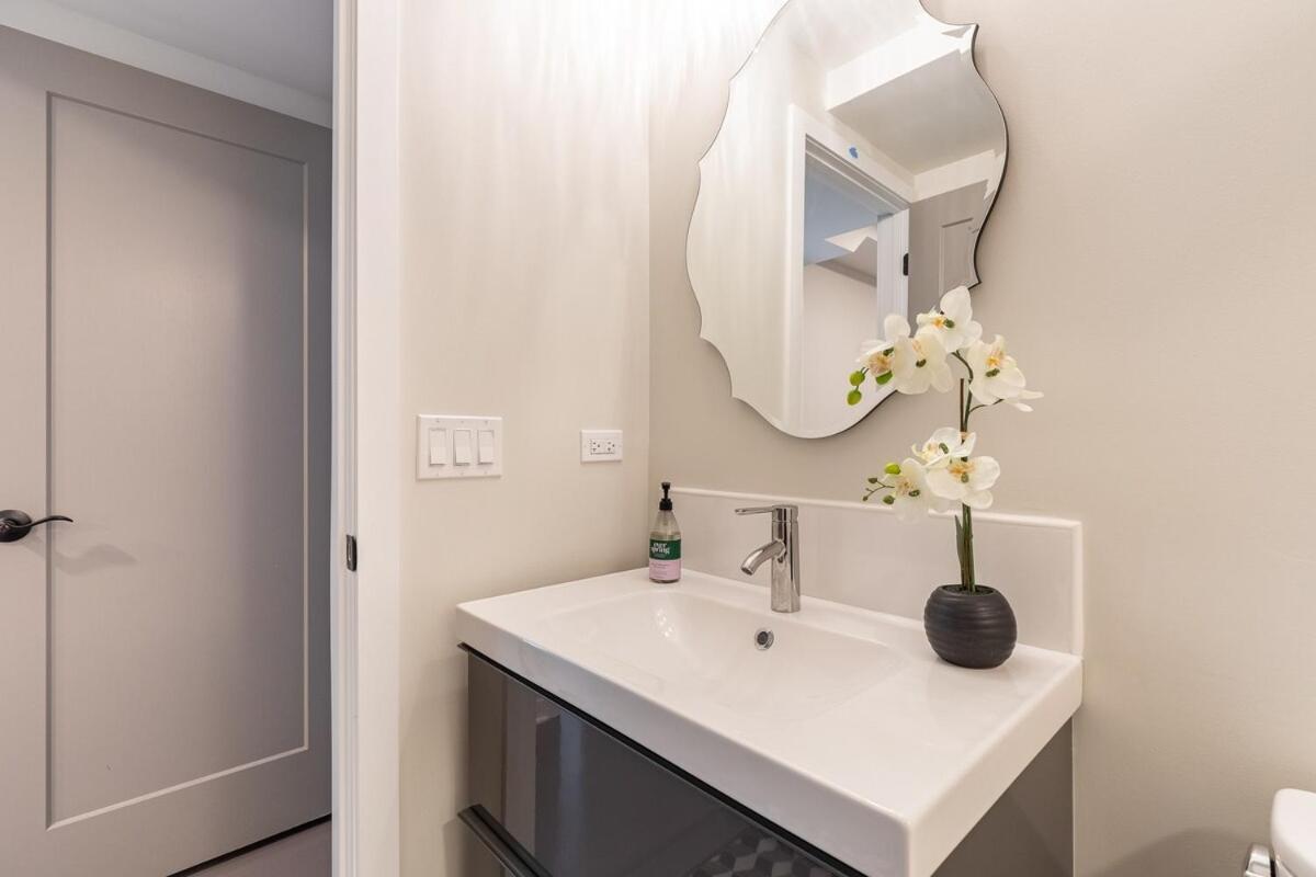 New Adorable Unit Located In Historic Greystone Apartment